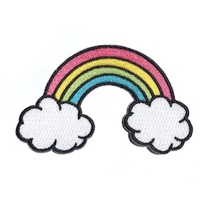 Puede incluir: Un arcoíris colorido con un arco rosa, amarillo, verde y azul, con nubes blancas a cada lado. El arcoíris está delineado en negro.