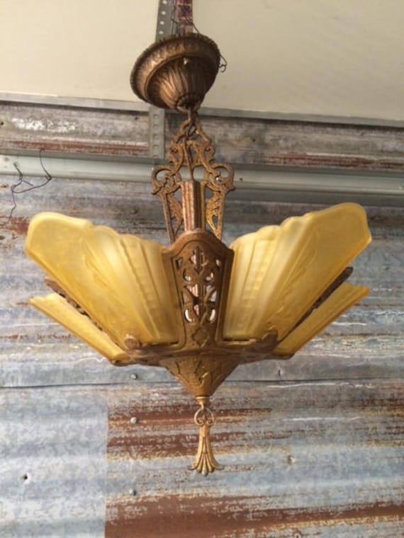 ART DECO 5 SLIP MILK GLASS SHADE HANGING CHANDELIER CEILING LIGHT 1920's 1930's ART DECO 5 SLIP MILK GLASS SHADE HANGING CHANDELIER CEILING LIGHT 1920's 1930's