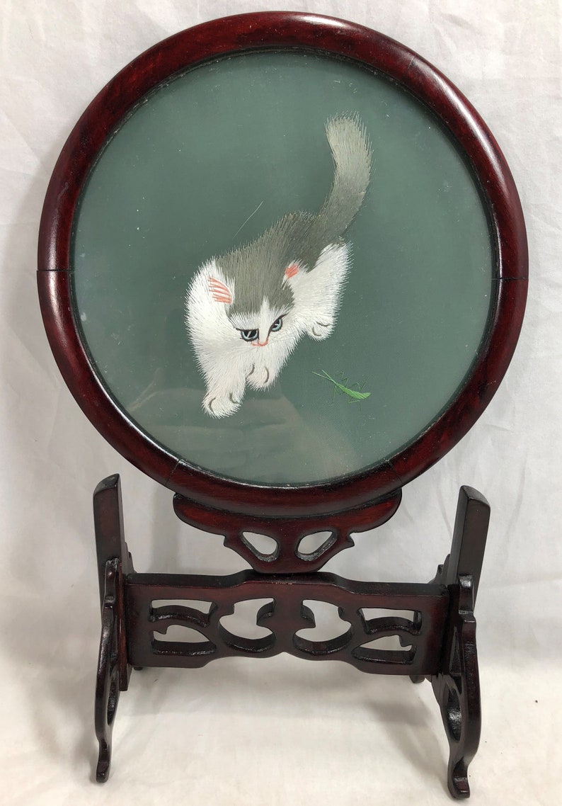Chinese Silk Cat Kitten Embroidery In Glass With Wood Stand 13 5 Home Decor