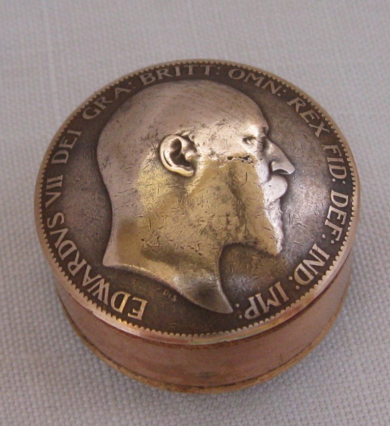 King Edward VII Penny Coin Snuff Box / Pill Pot / Stash Box / Keepsake Handcrafted In Trench Art Style image 3