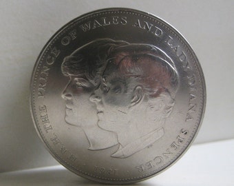 Princess Diana & Prince Charles 1981 Wedding Crown Coin Screw Top Lid Pill Box / Snuff Box / Stash Box / Keepsake