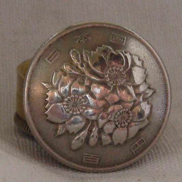Japanese Hundred Yen Coin Snuff Box / Stash Box / Pill Box / Keepsake / Birth Year Pot Handcrafted In Trench Art Style