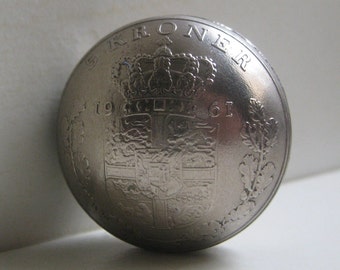 Denmark / Danish Five Kroner Deeply Domed Coin Pill Box / Keepsake / Stash Box / Snuff Box Handcrafted In Trench Art Style