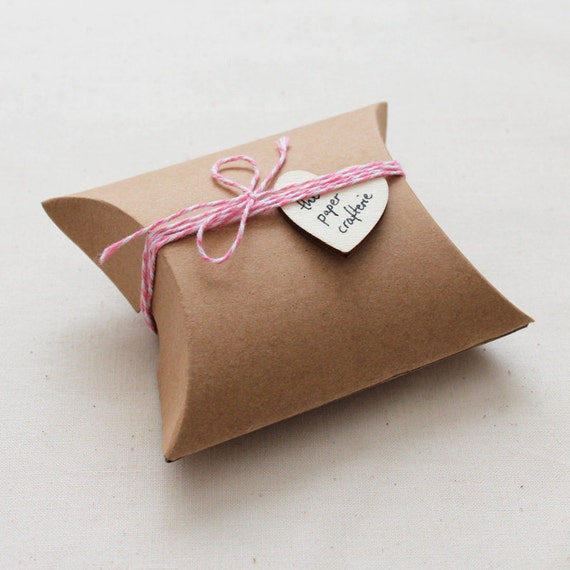 50 x HANDMADE WITH LOVE Kraft Brown Round Labels Seals Gift Wrap Favours 2.5cm