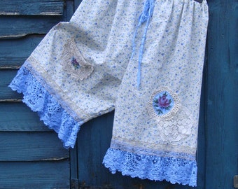 BLU FIORDALISO DItSY X Pantaloni shortie in cotone rielaborato Centrino floreale Vintage Battenburg Lace Tinto Taglia M L