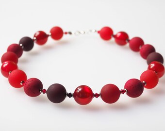 red necklace with big polaris pearls and with Swarovski® Kristallen