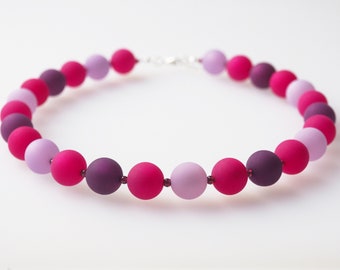 pink necklace violet purple polaris pearls necklace with granat pearls trend colour 2023 viva magenta