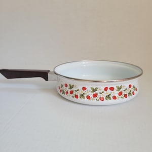 Vintage Enamel Strawberry Floral Print Cooking Frying Pan 9&quot; Cottage Core Shabby Chic Classic Home Decor