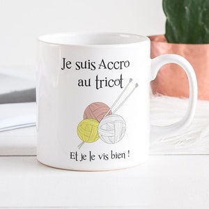 Mug personalizado para tejedoras, Mug adictos a tejer y lo vivo bien o No me molestes tejo imagen 1