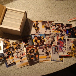 200 cartes de hockey différentes des Bruins de Boston LIVRAISON GRATUITE !