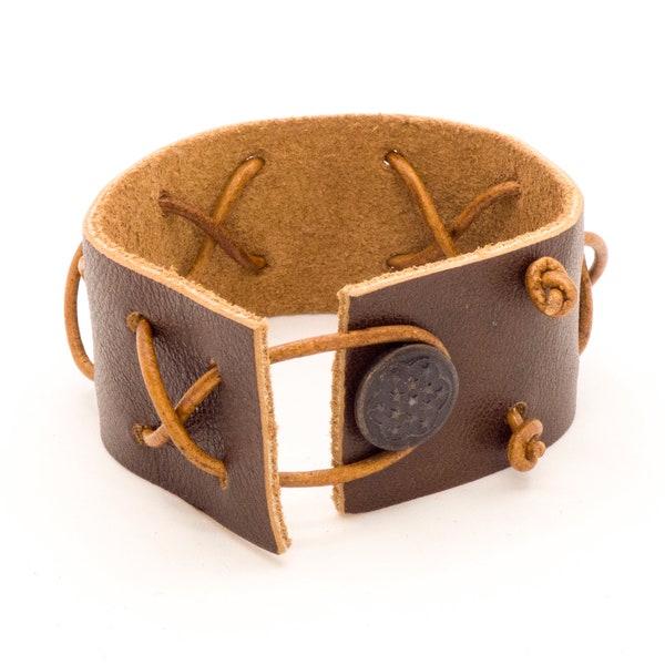 Brassard en cuir sur mesure pour hommes de style médiéval, bracelet cuir marron pour homme, idée cadeau à moins de 50 euros