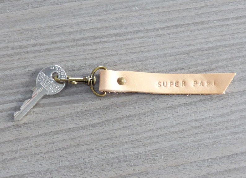 Porte-clés en cuir personnalisé, cadeau unique fait à la main avec le nom ou le texte de votre choix, accessoire unisexe max 20 euros image 4