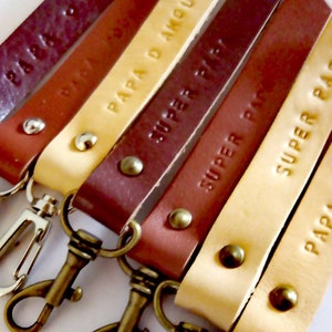 Porte-clés en cuir personnalisé, cadeau unique fait à la main avec le nom ou le texte de votre choix, accessoire unisexe max 20 euros image 8