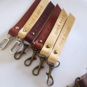 Porte-clés en cuir personnalisé, cadeau unique fait à la main avec le nom ou le texte de votre choix, accessoire unisexe max 20 euros image 2