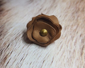 Flower ring women, leather gift for her, handmade jewelry, light brown rose ring