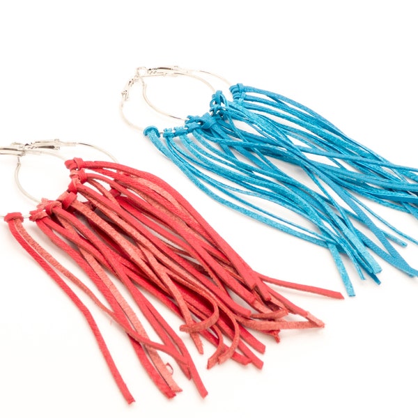 Boucles d’oreilles longues en cuir, Creoles franges, bijoux faits main de France, choisissez votre couleur, bijou tendance sexy pour filles