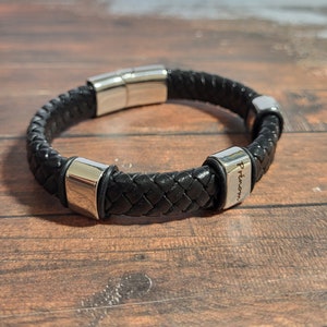 Personalized black leather bracelet - Engraved Names on stainless steel beads - Men&#39;s sentimental Gift- Wide braided leather bracelet