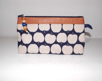 Cosmetic bag "apple" bw-linen/leather