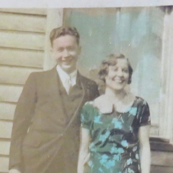 Awesome 1930's Cute Young Couple Hand Tinted Snapshot Photo