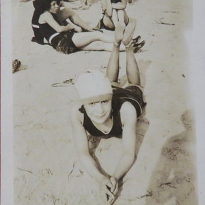 Pretty Young 1920&#39;s Flapper Girl At The Beach Snapshot Photo/Photograph