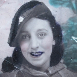 Sweet 1940&#39;s Hand Tinted Young Teen Girl Photo Booth Photo