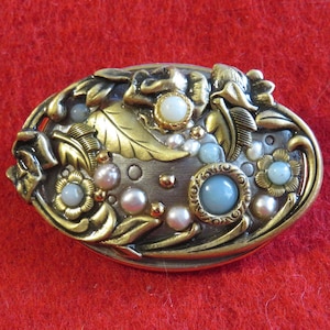 Beautiful Michal Golan Signed Gold Tone Oval Brooch Pin