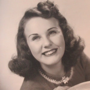 Original 1940&#39;s Deanna Durbin Hollywood Golden Age Fan Club 8 x 10 Photo/Photograph