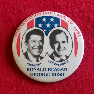 Vintage 1980&#39;s President Ronald Reagan Presidential Campaign Pin Back Button