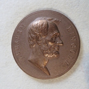 Vintage 1980&#39;s Abraham Lincoln US Mint Memorial High Relief Bronze Medallion Paperweight