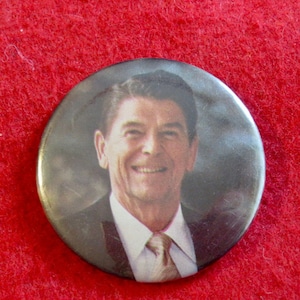 Original 1980 President Ronald Reagan Presidential Campaign Pin Back Button