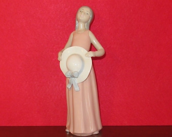 Vintage Lladro F-22 Young Woman - Girl With Hat Porcelain Figurine