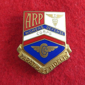 Original 1940&#39;s World War II Era Women&#39;s Defense Corp Uniform Insignia Lapel Pin Robbins Mfg