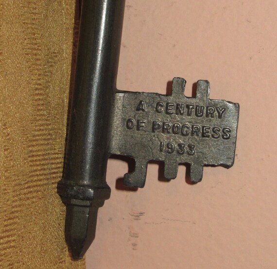 1933 Chicago World's Fair Bronze Souvenir Key: Hall of Science