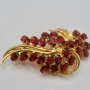 1960s Gold Tone Gemstone Floral Brooch Pin
