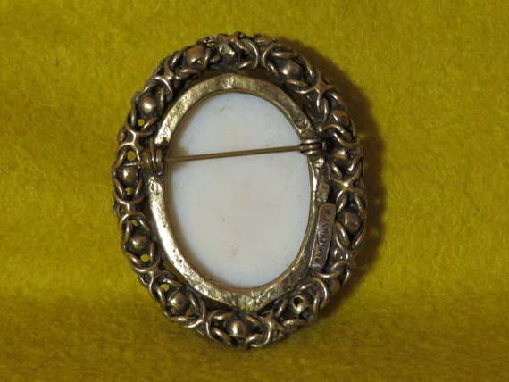 Vintage 1970's R. J. Graziano Designer Cameo Broo… - image 3