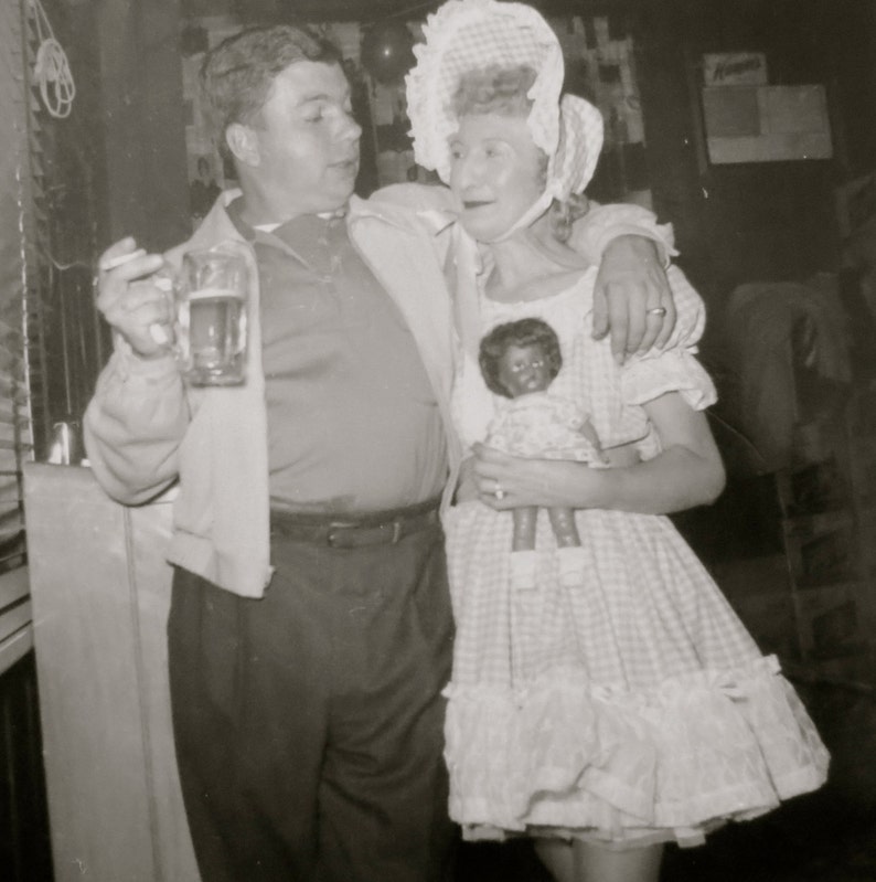 Another Halloween Costume Party With My Baby 1950's Snapshot Photo Free Shipping Bild 2