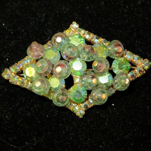 1950s Green Aurora Borealis Brooch: Diamond Shaped Pin