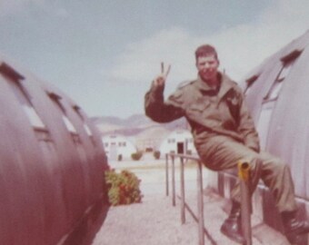 Vietnam War Photo: American GI Peace Sign, 1972 Kodak Snapshot