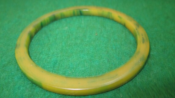 Vintage 1940's Yellow Green Marble Bakelite Bangl… - image 5