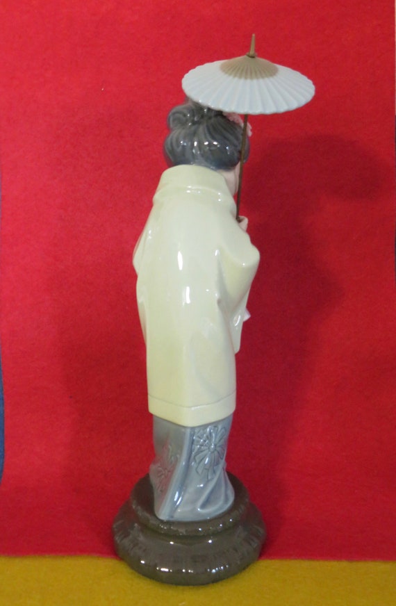Vintage Lladro Japonesita Sombrilla #4988 Fine Porcelain