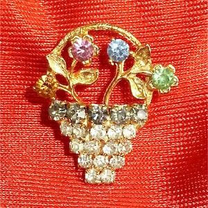 Lovely 1960&#39;s Basket Of Flowers Brooch Pin Gold Tone With Rhinestones - Free Shipping
