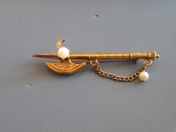Coro brooch axe gold - Gem Coro brooch axe gold - Gem