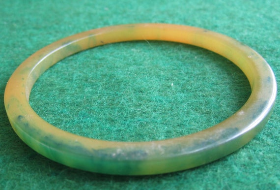 Vintage 1940's Yellow Green Bakelite Bangle Brace… - image 1