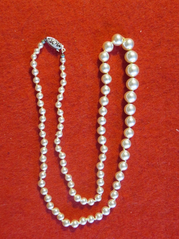 Gorgeous 1950's Pearl 10 Karat White Gold Necklace