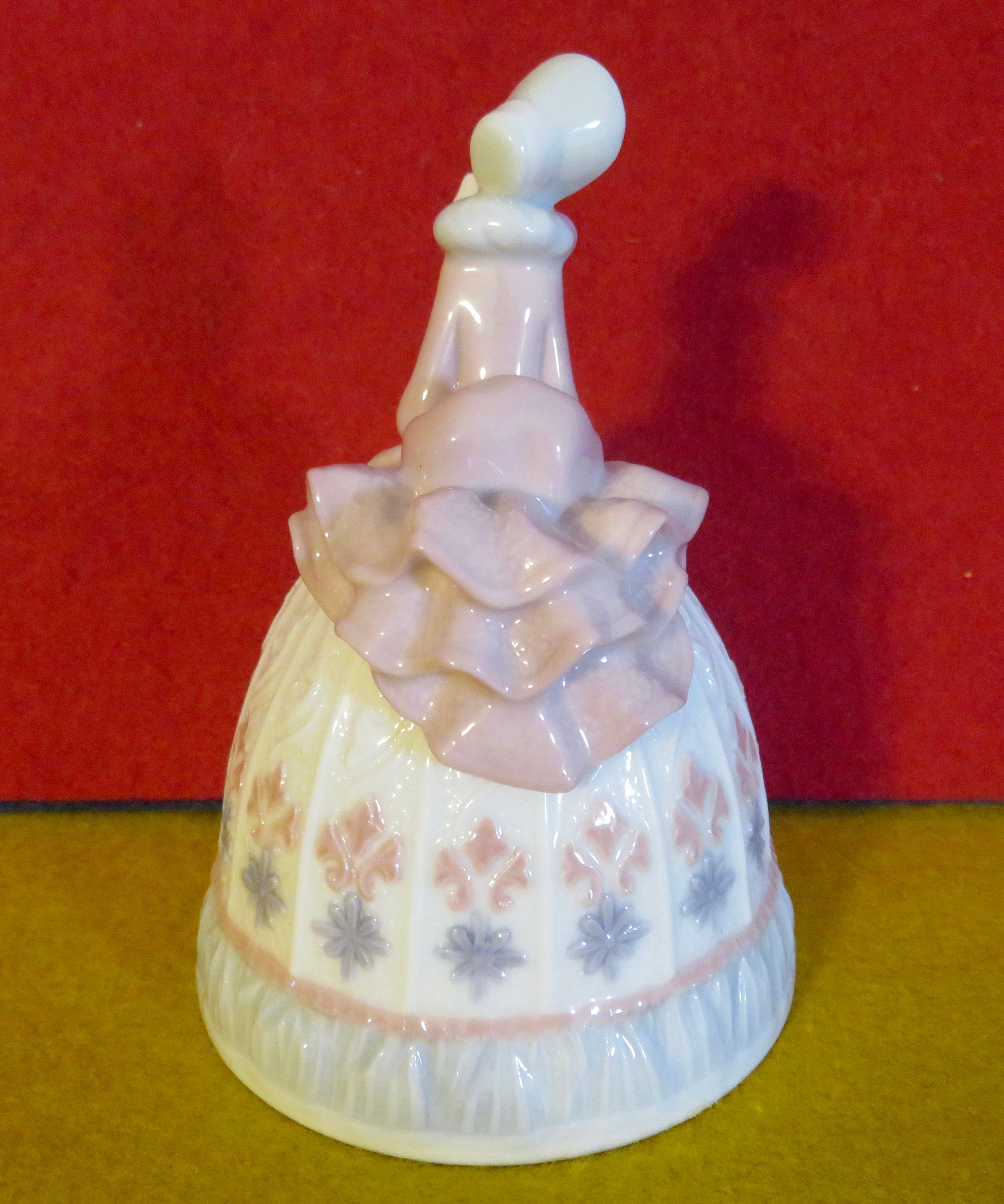 Vintage 1992 Lladro Sounds of Winter Pretty Young Woman Fine