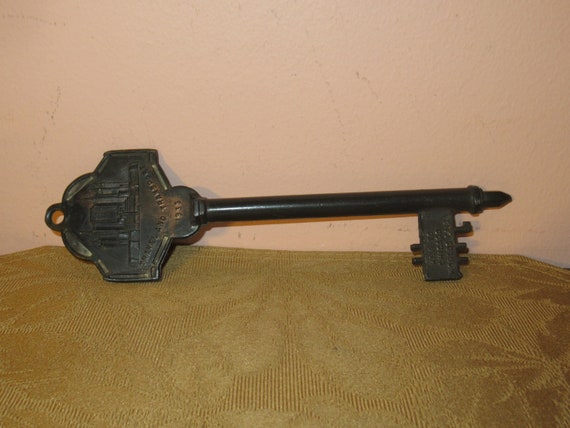1933 Chicago World's Fair Bronze Souvenir Key: Hall of Science