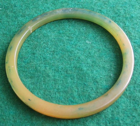 Vintage 1940's Yellow Green Bakelite Bangle Brace… - image 5