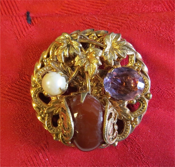 1950's Gold Tone Round Brooch Pin With Faux Pearl… - image 1