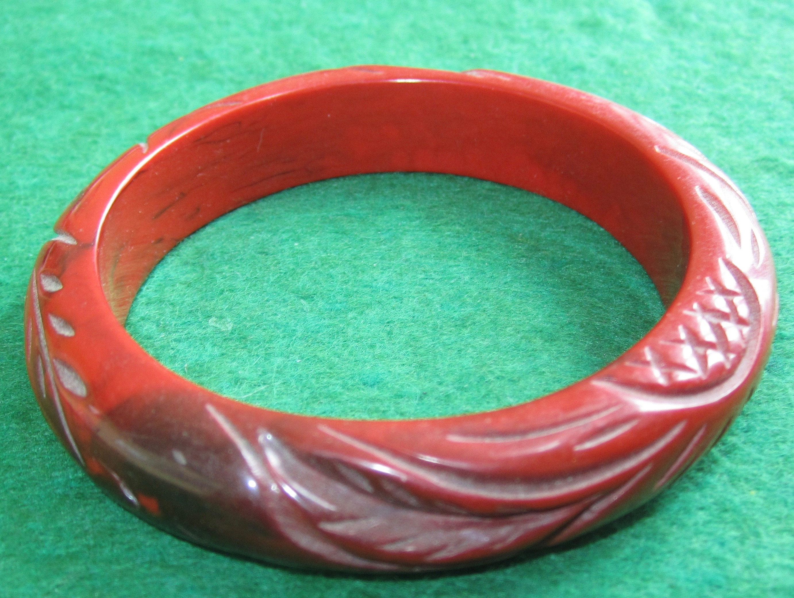 Vintage 1940s Carved Bakelite Bangle: Cherry Red Floral  display picture 2