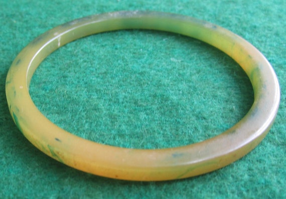 Vintage 1940's Yellow Green Bakelite Bangle Brace… - image 4